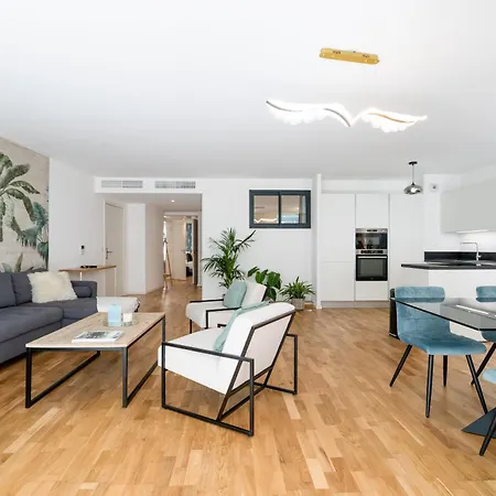 Maxime By Terry's Homes * カンヌ